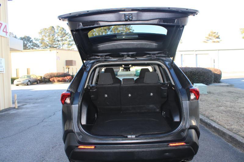 Toyota RAV4 LE FWD (Natl) 2023