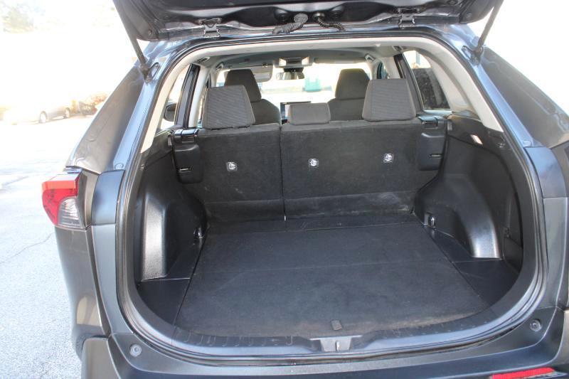 Toyota RAV4 LE FWD (Natl) 2023