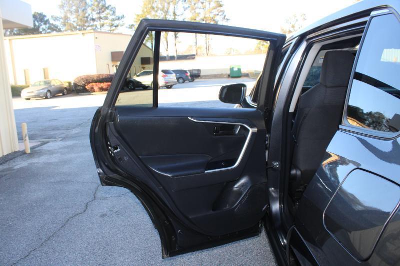 Toyota RAV4 LE FWD (Natl) 2023