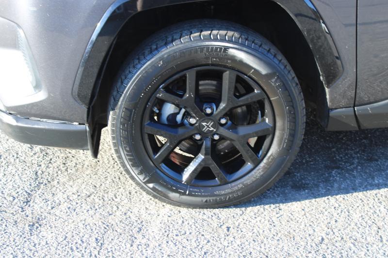 Toyota RAV4 LE FWD (Natl) 2023