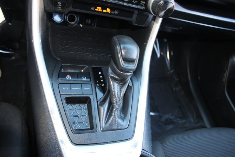 Toyota RAV4 LE FWD (Natl) 2023