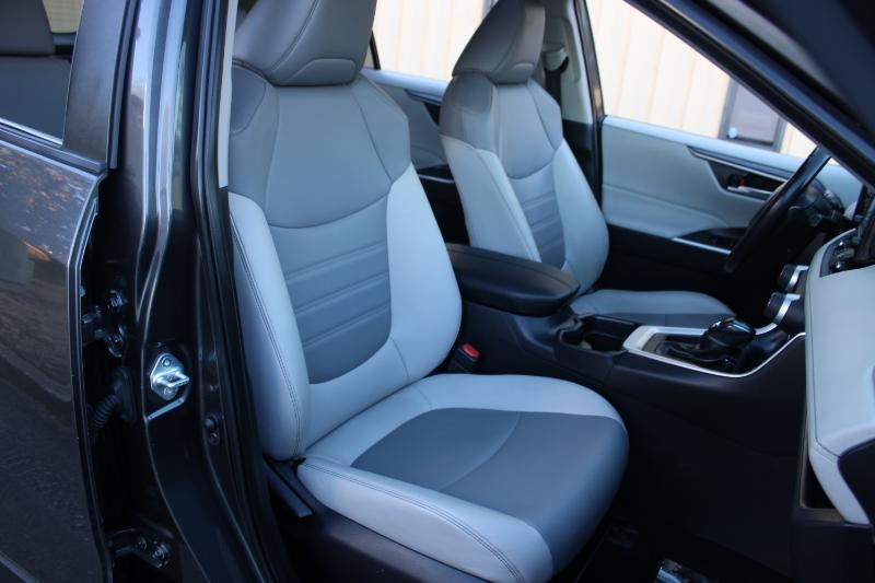 Toyota RAV4 XLE Premium FWD (Natl) 2020