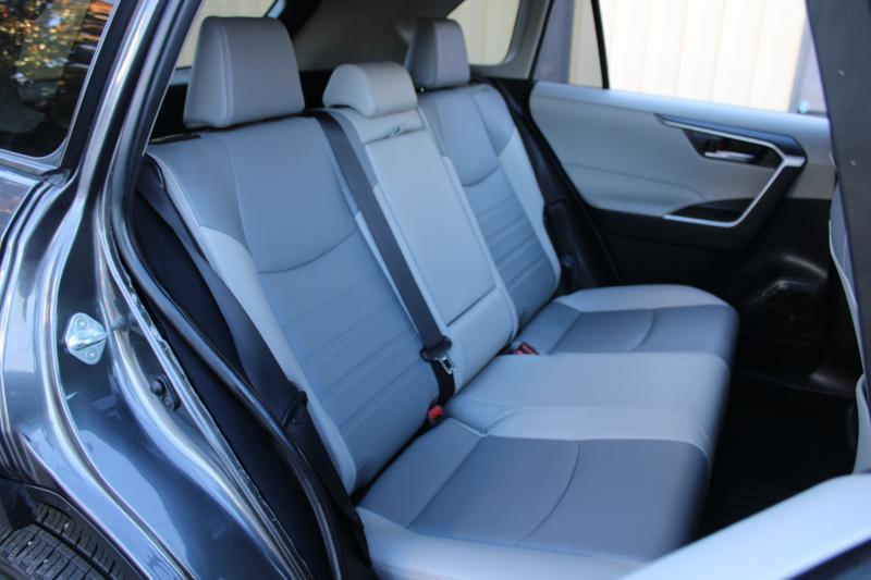 Toyota RAV4 XLE Premium FWD (Natl) 2020