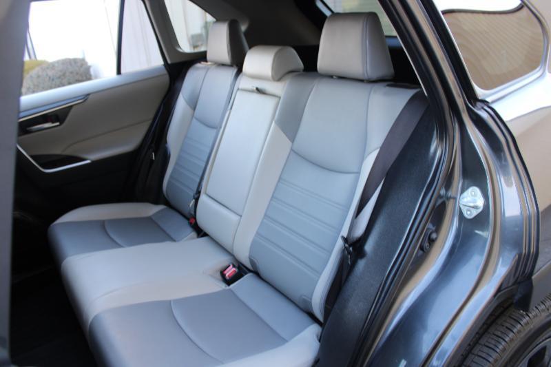 Toyota RAV4 XLE Premium FWD (Natl) 2020