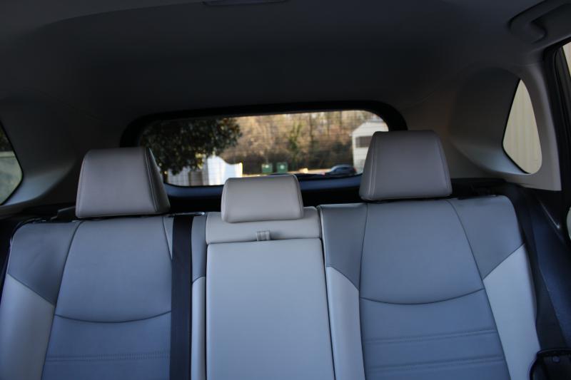 Toyota RAV4 XLE Premium FWD (Natl) 2020