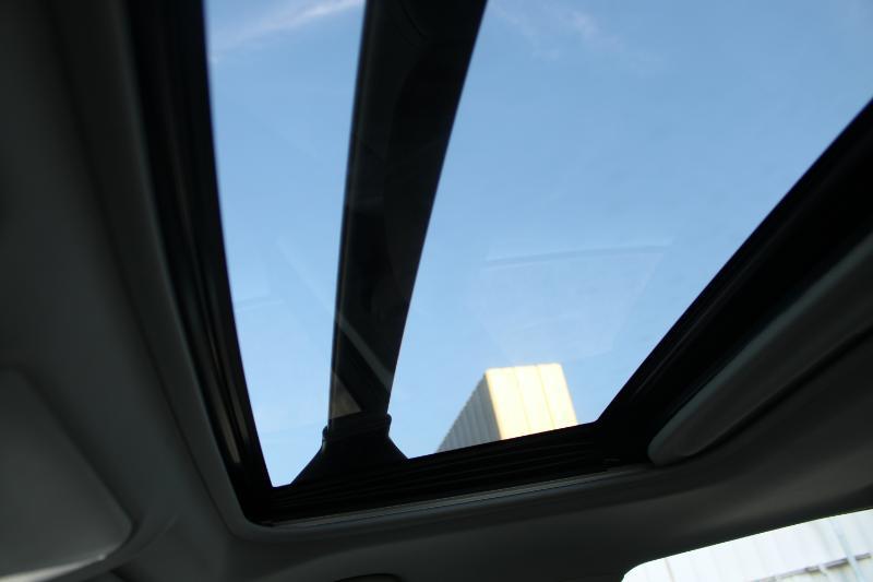 Toyota RAV4 XLE Premium FWD (Natl) 2020