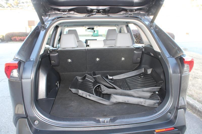 Toyota RAV4 XLE Premium FWD (Natl) 2020