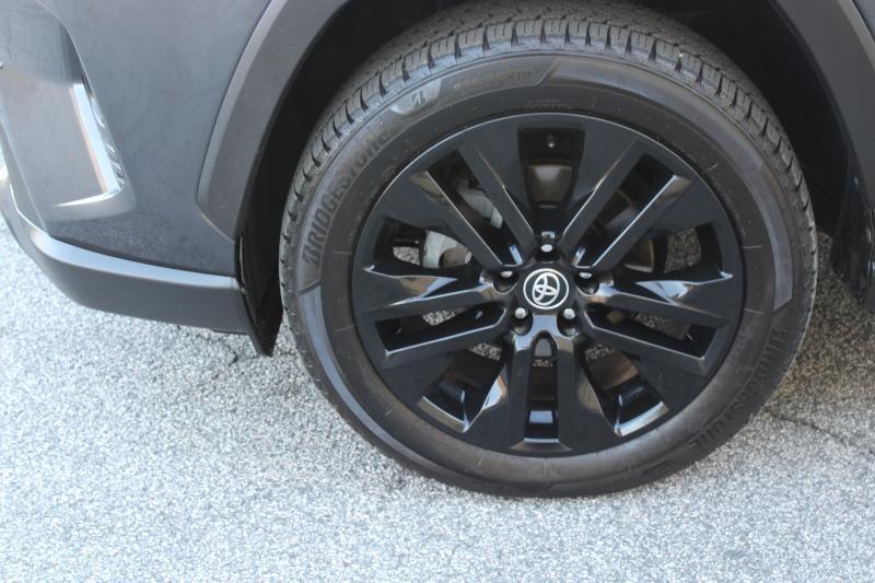 Toyota RAV4 XLE Premium FWD (Natl) 2020