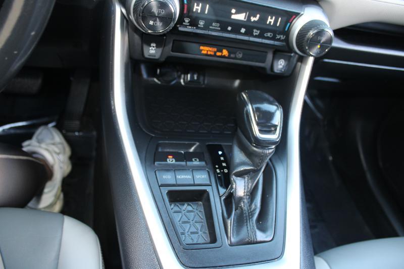 Toyota RAV4 XLE Premium FWD (Natl) 2020