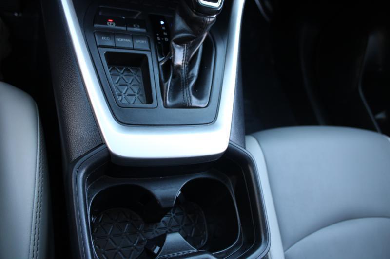 Toyota RAV4 XLE Premium FWD (Natl) 2020