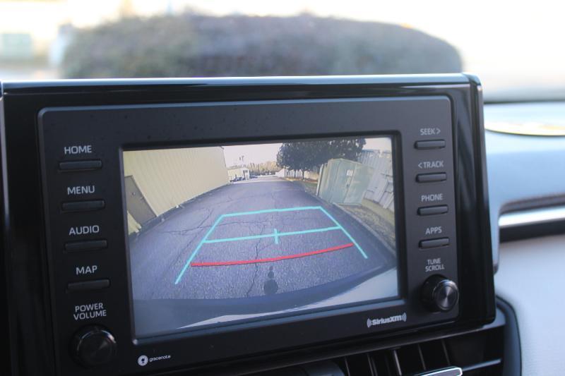 Toyota RAV4 XLE Premium FWD (Natl) 2020