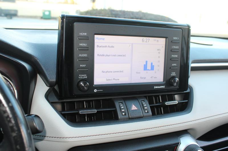 Toyota RAV4 XLE Premium FWD (Natl) 2020