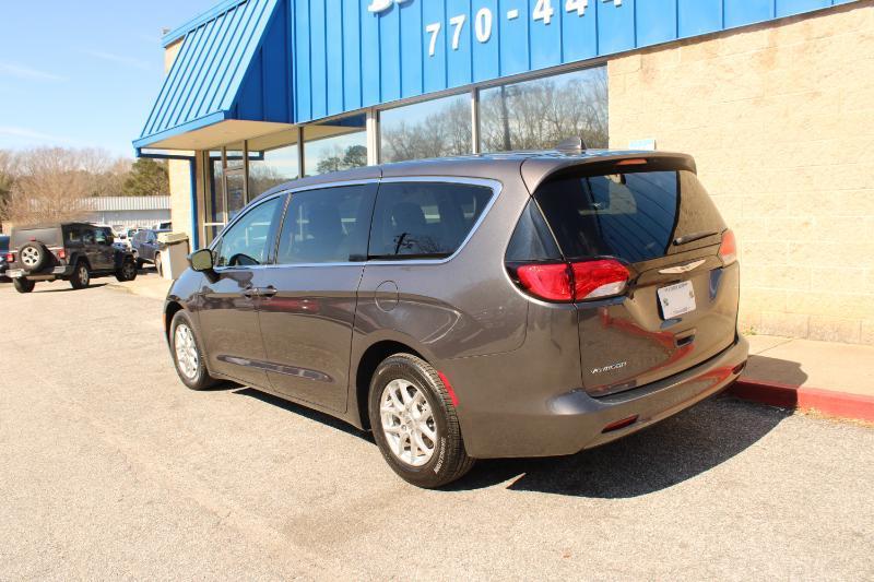 Chrysler Voyager LX FWD 2022