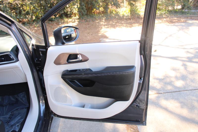 Chrysler Voyager LX FWD 2022