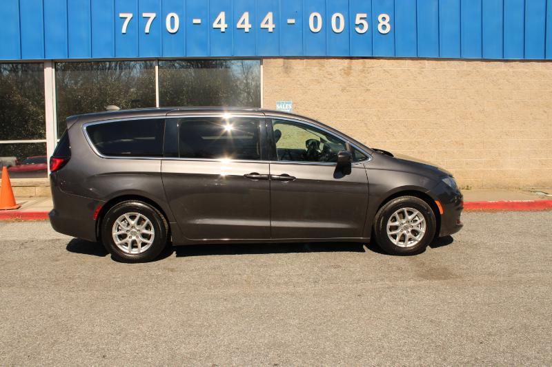 Chrysler Voyager LX FWD 2022