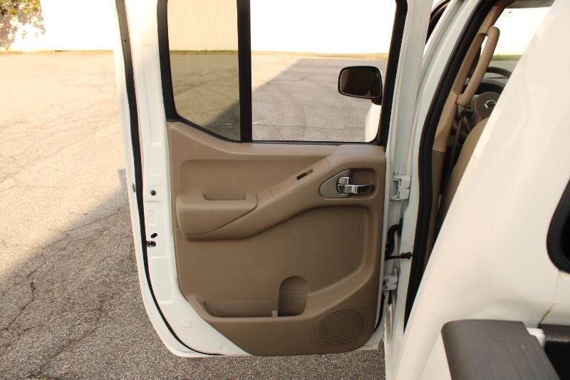 Nissan Frontier 2WD Crew Cab SWB Auto SV 2016