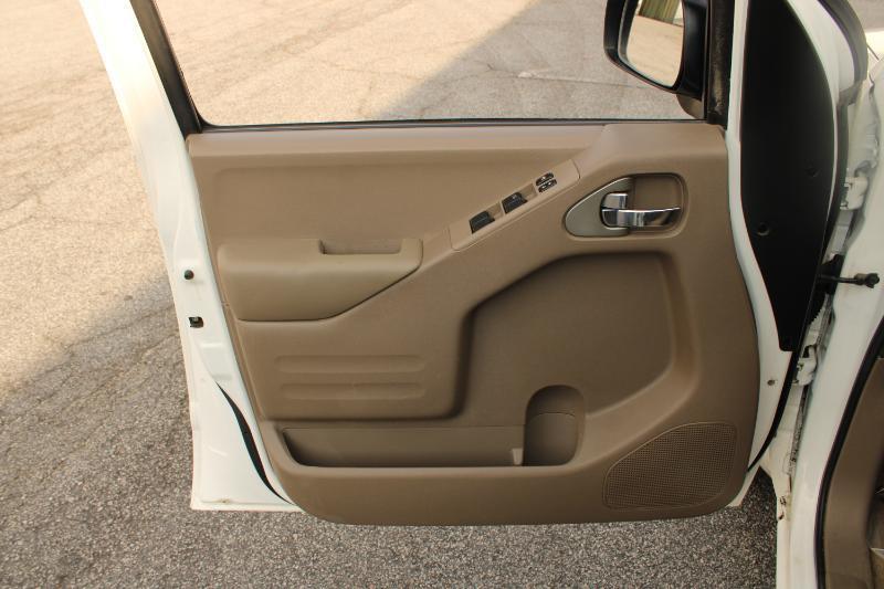 Nissan Frontier 2WD Crew Cab SWB Auto SV 2016