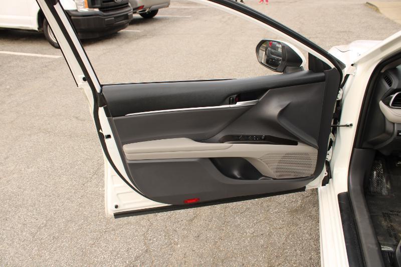 Toyota Camry SE Auto (Natl) 2024