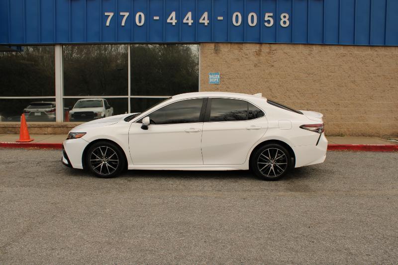 Toyota Camry SE Auto (Natl) 2024