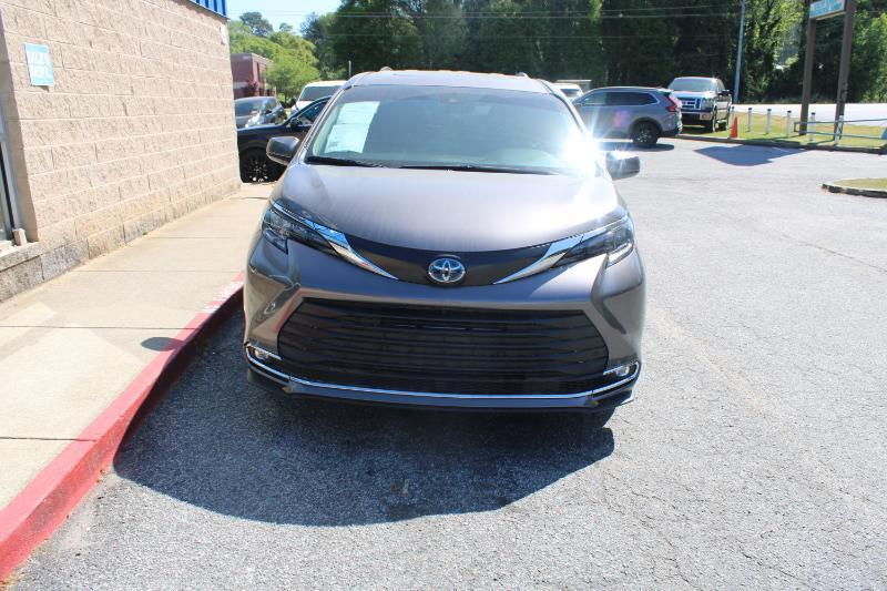 Toyota Sienna XLE FWD 8-Passenger (Natl) 2024