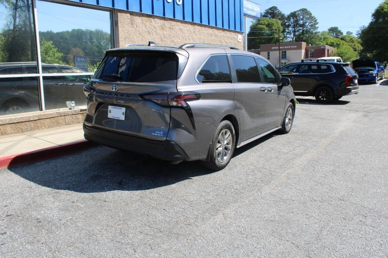 Toyota Sienna XLE FWD 8-Passenger (Natl) 2024