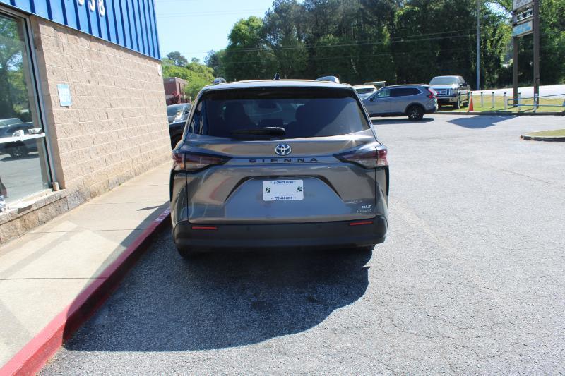 Toyota Sienna XLE FWD 8-Passenger (Natl) 2024