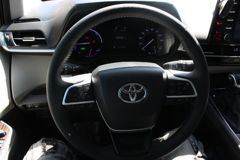 Toyota Sienna XLE FWD 8-Passenger (Natl) 2024