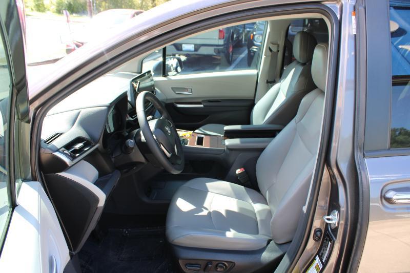 Toyota Sienna XLE FWD 8-Passenger (Natl) 2024