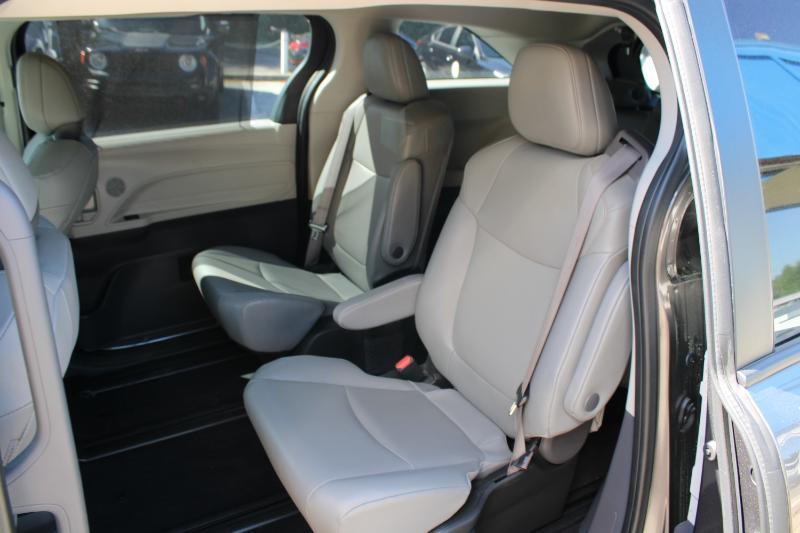 Toyota Sienna XLE FWD 8-Passenger (Natl) 2024