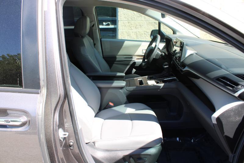 Toyota Sienna XLE FWD 8-Passenger (Natl) 2024