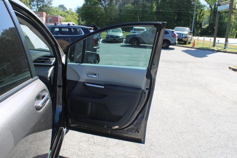 Toyota Sienna XLE FWD 8-Passenger (Natl) 2024