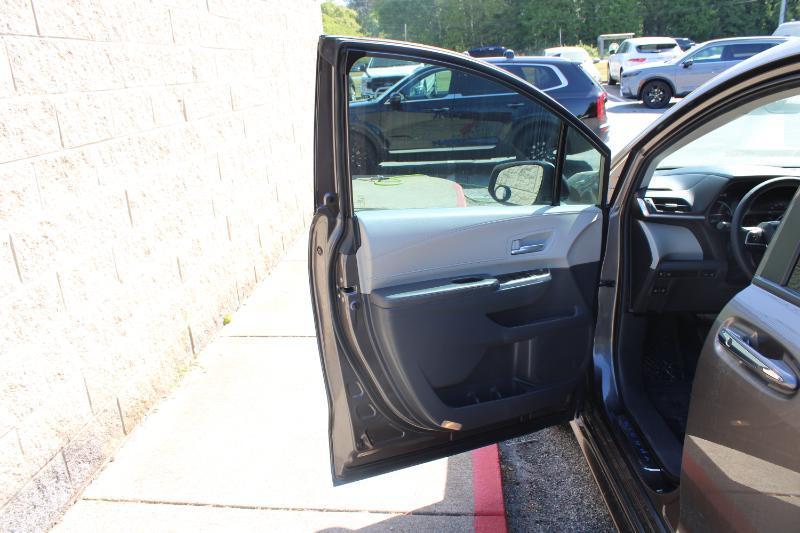 Toyota Sienna XLE FWD 8-Passenger (Natl) 2024