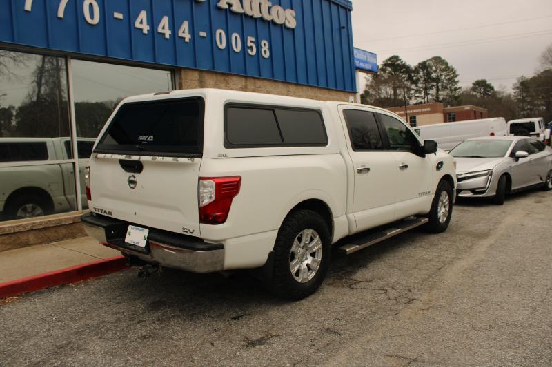 Nissan Titan 4x2 Crew Cab SV 2017
