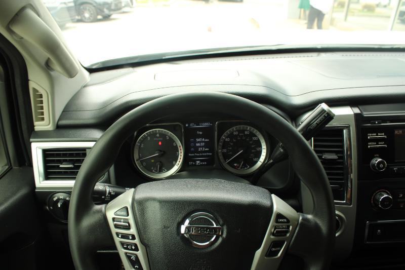 Nissan Titan 4x2 Crew Cab SV 2017