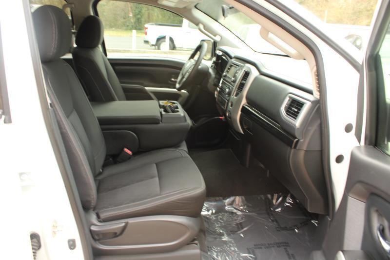 Nissan Titan 4x2 Crew Cab SV 2017