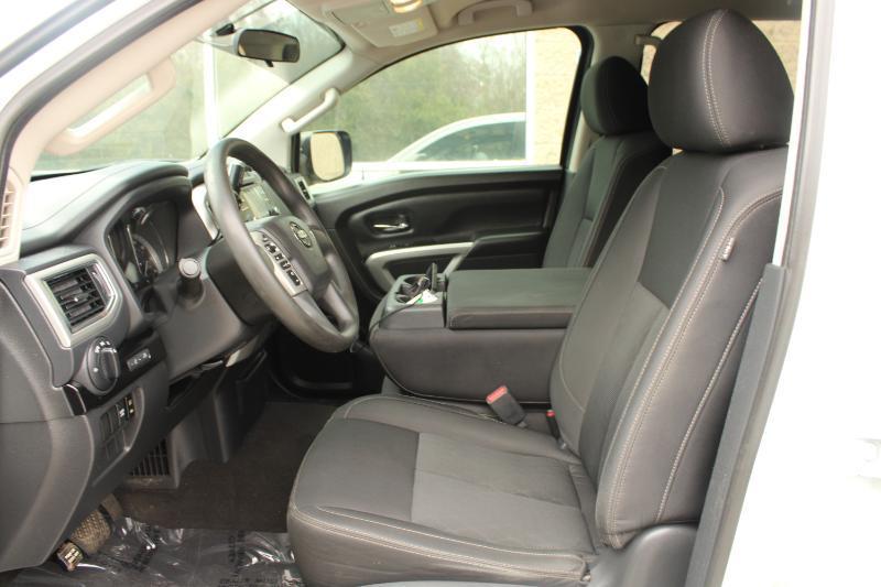 Nissan Titan 4x2 Crew Cab SV 2017