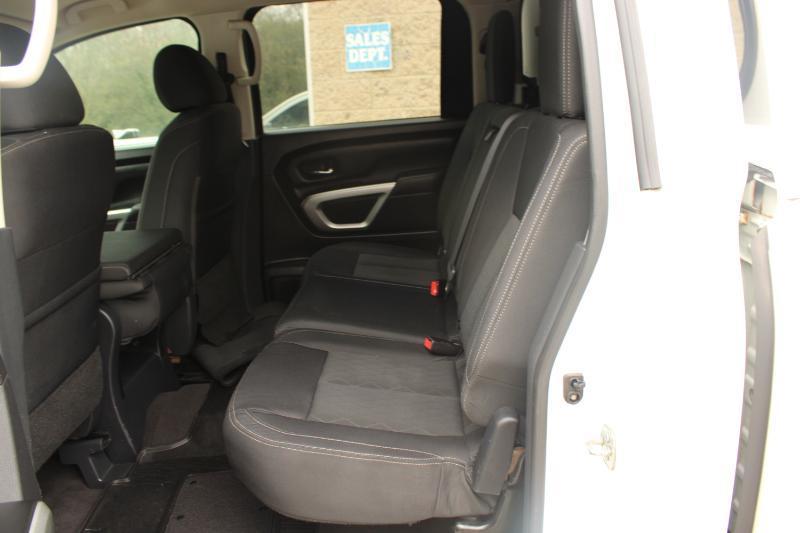 Nissan Titan 4x2 Crew Cab SV 2017