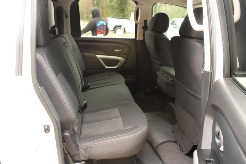 Nissan Titan 4x2 Crew Cab SV 2017