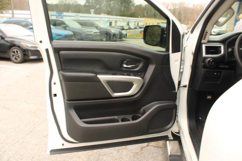 Nissan Titan 4x2 Crew Cab SV 2017