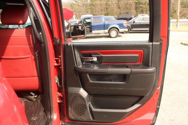 RAM 1500 4WD Crew Cab 140.5" Rebel 2016