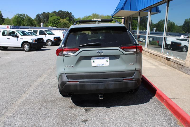 Toyota RAV4 XLE FWD (Natl) 2020