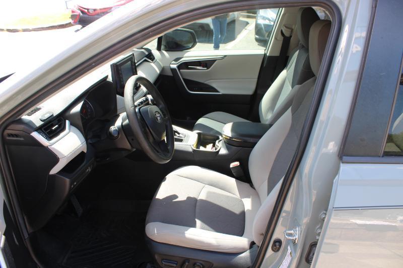 Toyota RAV4 XLE FWD (Natl) 2020