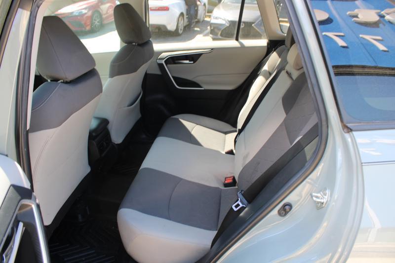 Toyota RAV4 XLE FWD (Natl) 2020