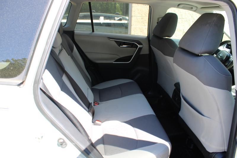 Toyota RAV4 XLE FWD (Natl) 2020