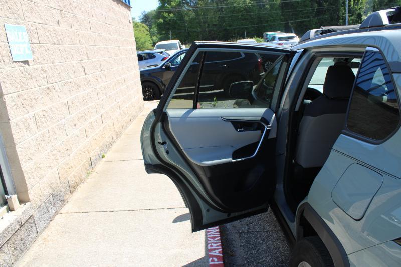 Toyota RAV4 XLE FWD (Natl) 2020