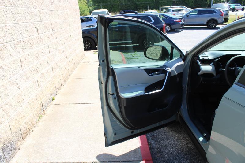 Toyota RAV4 XLE FWD (Natl) 2020