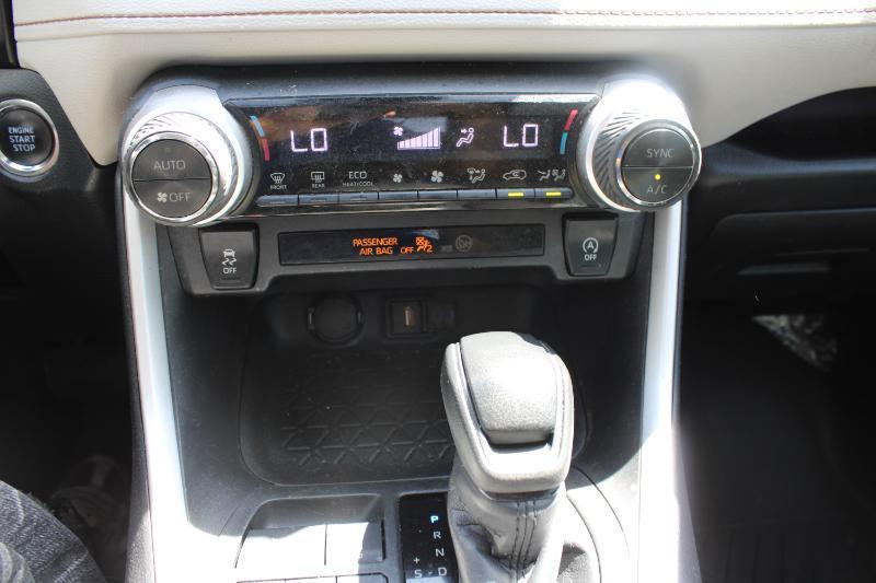 Toyota RAV4 XLE FWD (Natl) 2020
