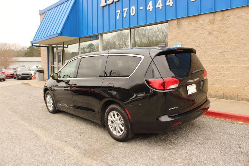 Chrysler Voyager LX FWD 2022