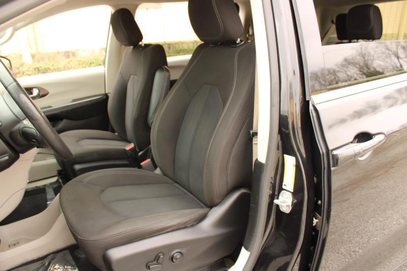 Chrysler Voyager LX FWD 2022