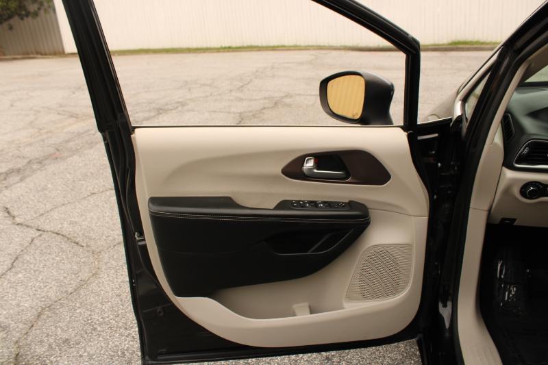 Chrysler Voyager LX FWD 2022